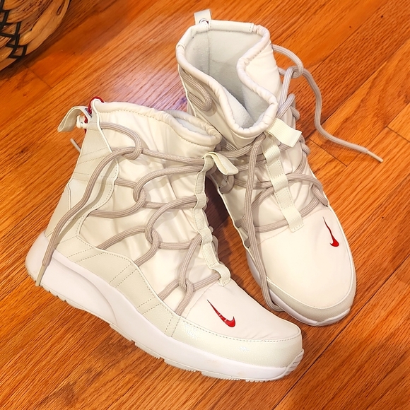 Nike Tanjun High Rise - Picture 3 of 5